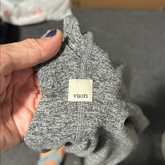 EUC Vuori Gray Drawstring straight leg ponte pant - waist measures 14 1/2 - Picture 4 of 4